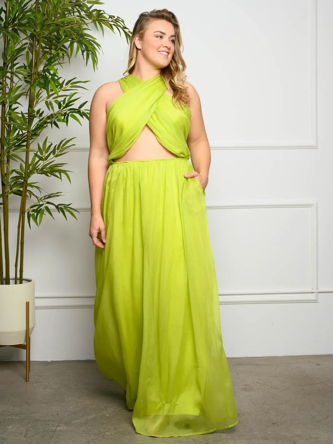 PLUS SIZE SLEEVELESS JUMPSUIT