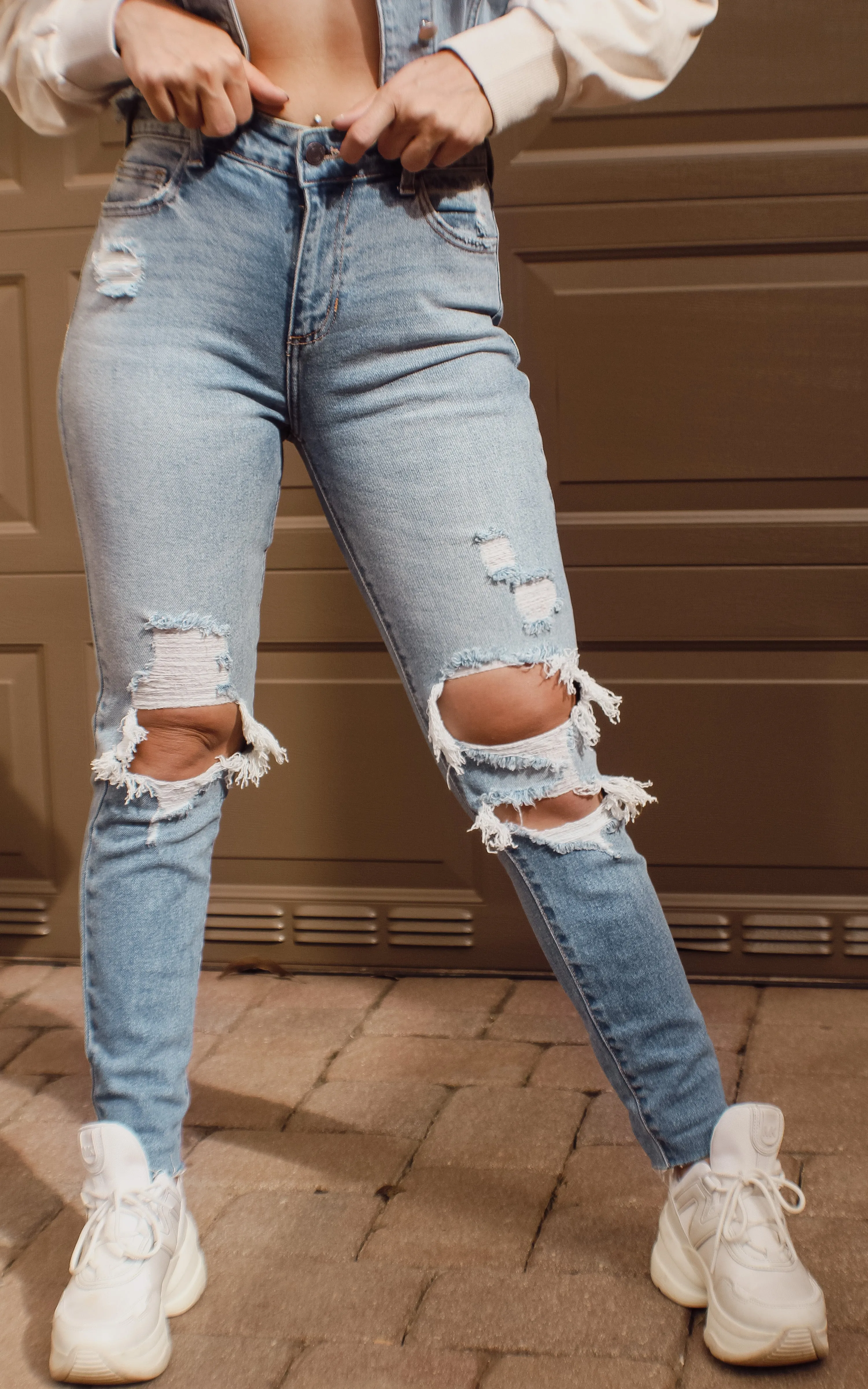 Valeria Distressed Denim Jeans (Light Wash)