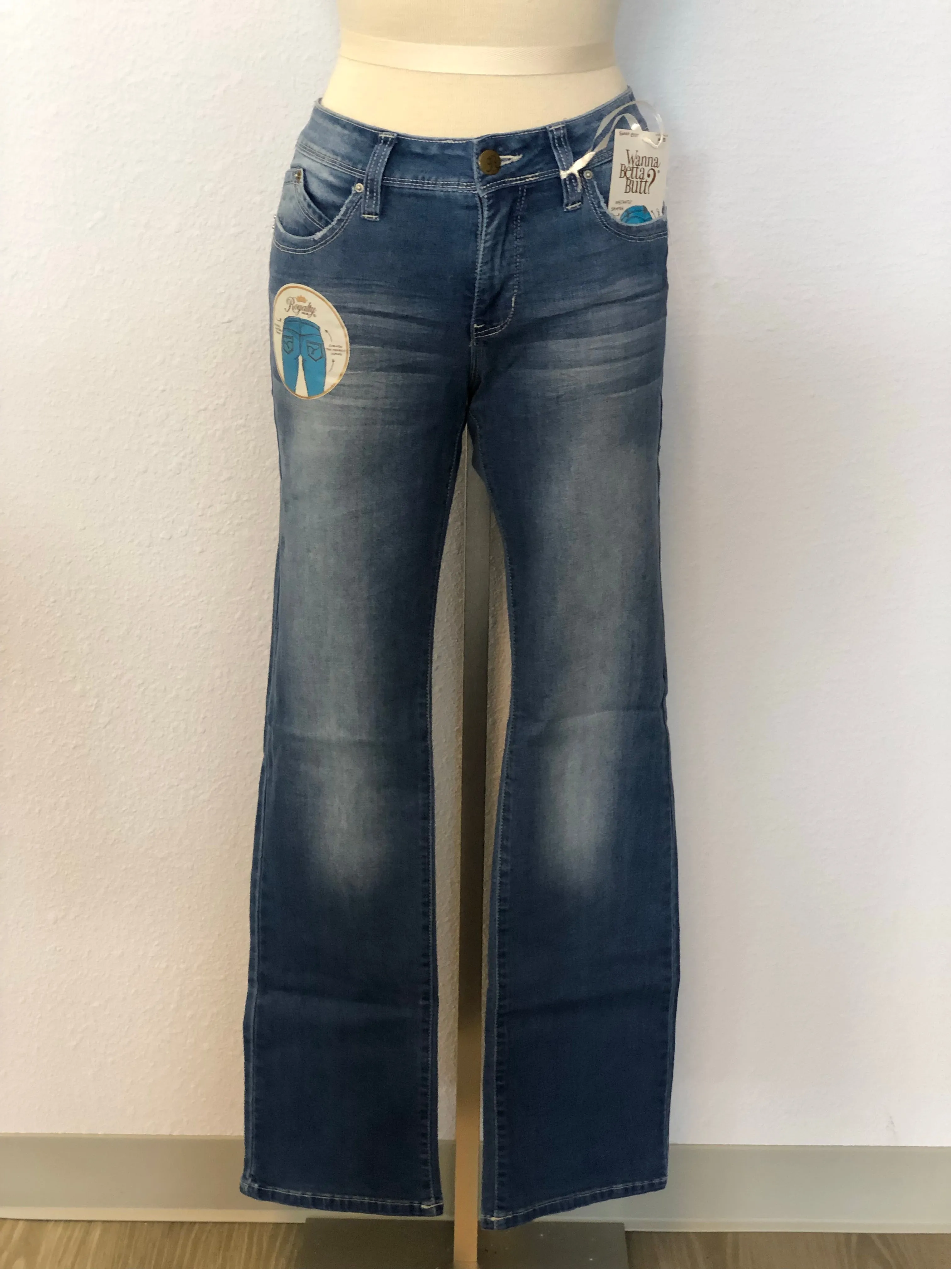 WANNABETTABUTT MID-RISE BOOTCUT JEANS